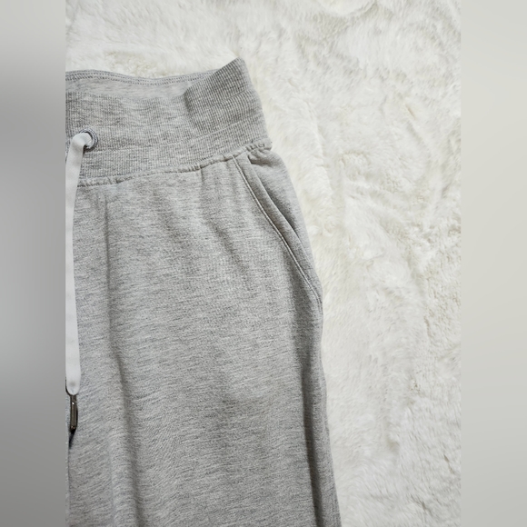 Lululemon Warm Down High-Rise Jogger. Size 4. - Picture 11 of 16